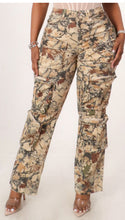Load image into Gallery viewer, Beige camo  leg pants
