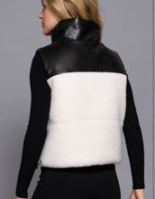 Load image into Gallery viewer, Reversible faux leather Sherpa
