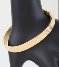 Load image into Gallery viewer, Gold told designer bangle

