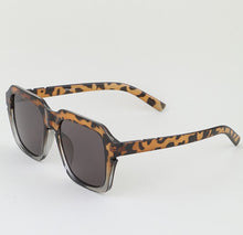 Load image into Gallery viewer, Bright gradient wayfarer sunglasses
