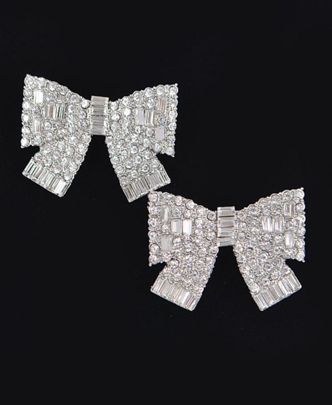 Ribbon shape rhinestone earrings