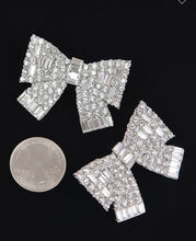 Load image into Gallery viewer, Ribbon shape rhinestone earrings
